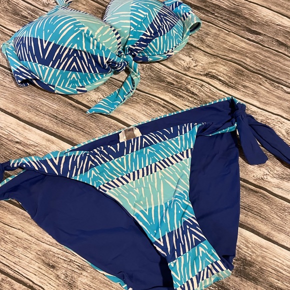 Bikini - Picture 2 of 4